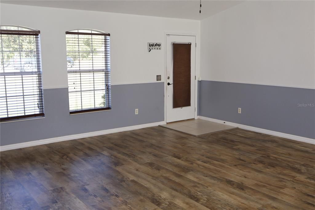 For Rent: $1,750 (3 beds, 2 baths, 1374 Square Feet)