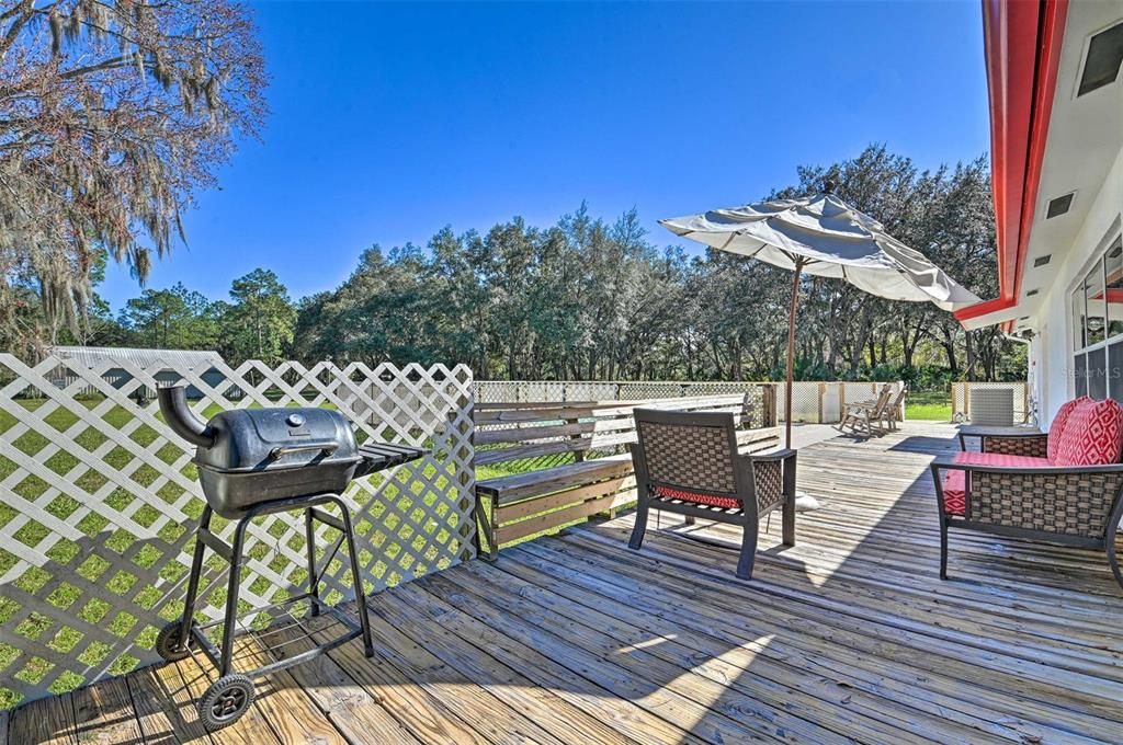 Great backyard entertainment area w/beautiful view