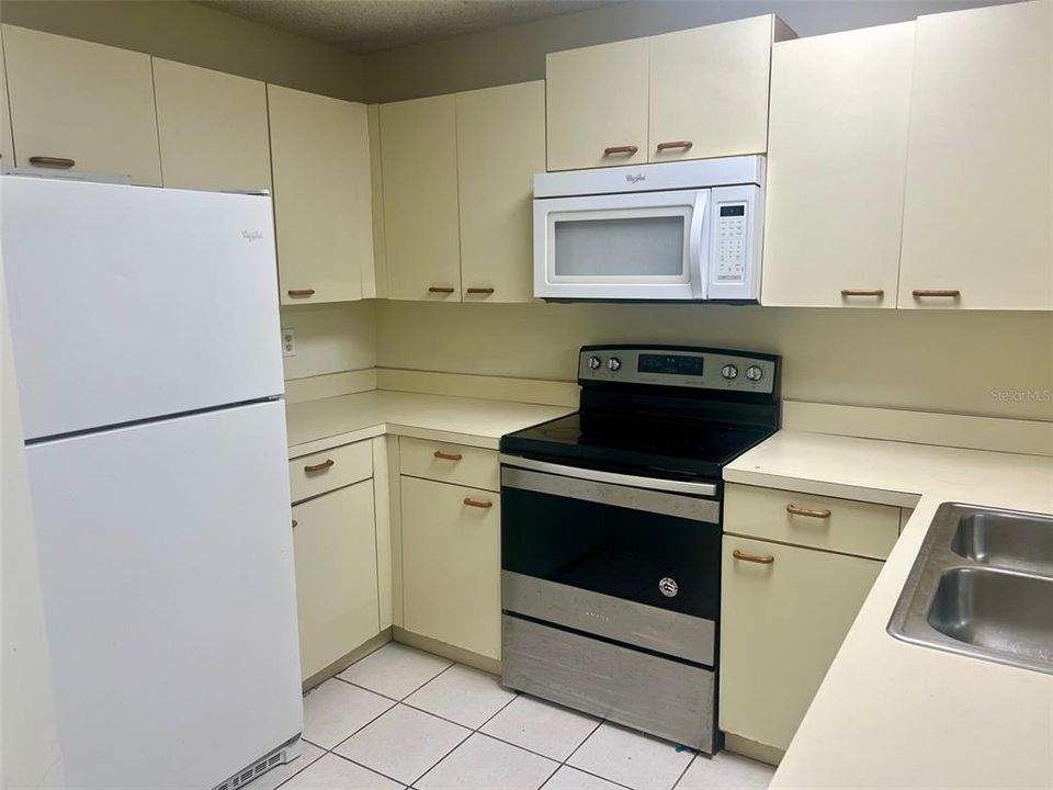 For Sale: $249,900 (2 beds, 1 baths, 1100 Square Feet)