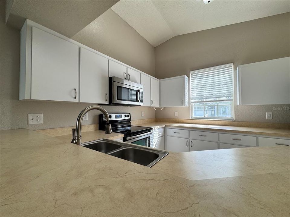 For Sale: $259,900 (3 beds, 2 baths, 1252 Square Feet)