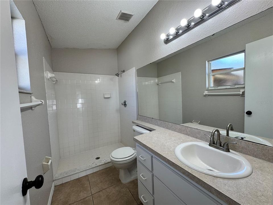 For Sale: $259,900 (3 beds, 2 baths, 1252 Square Feet)