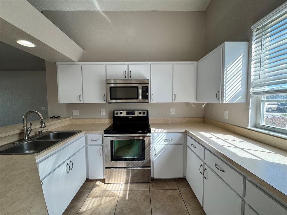 For Sale: $259,900 (3 beds, 2 baths, 1252 Square Feet)