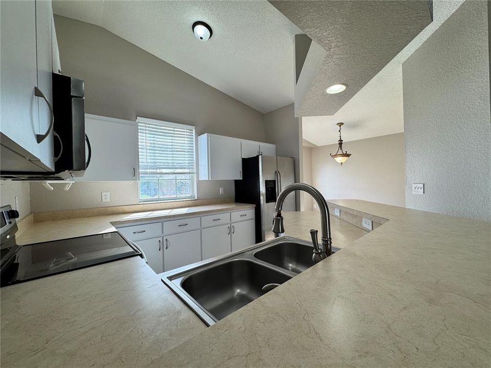 For Sale: $259,900 (3 beds, 2 baths, 1252 Square Feet)