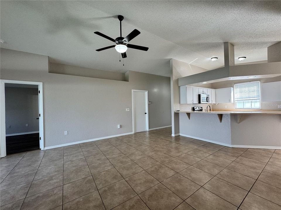 For Sale: $259,900 (3 beds, 2 baths, 1252 Square Feet)