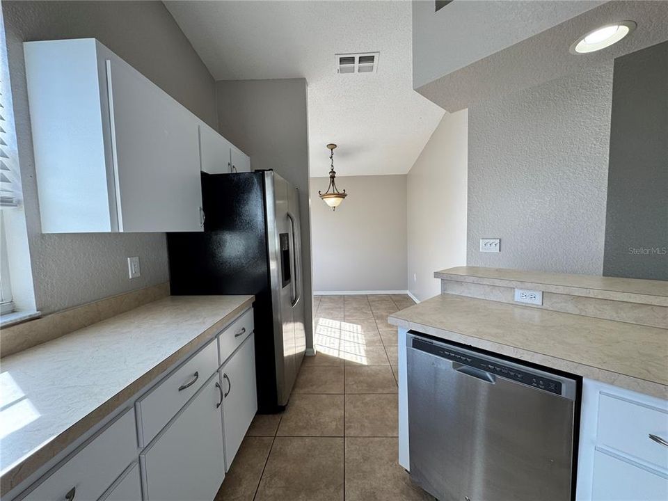 For Sale: $259,900 (3 beds, 2 baths, 1252 Square Feet)