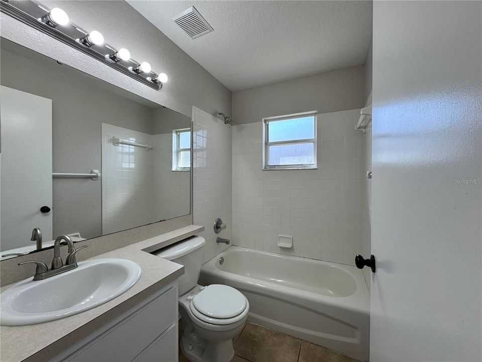 For Sale: $259,900 (3 beds, 2 baths, 1252 Square Feet)