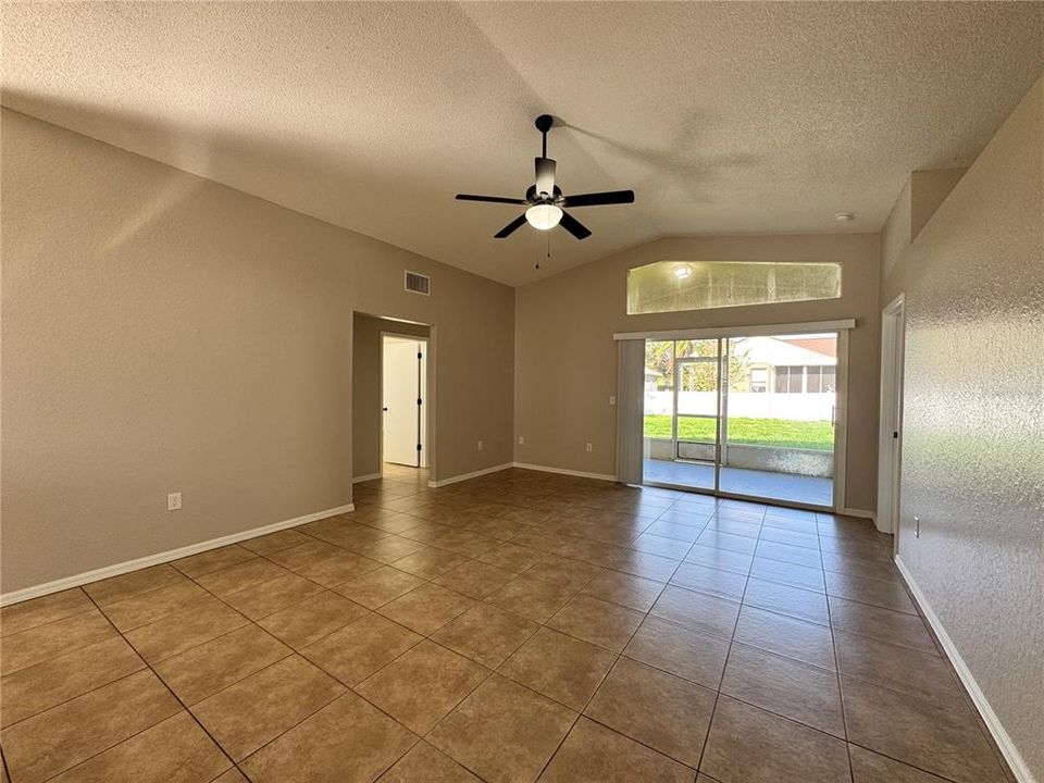 For Sale: $259,900 (3 beds, 2 baths, 1252 Square Feet)