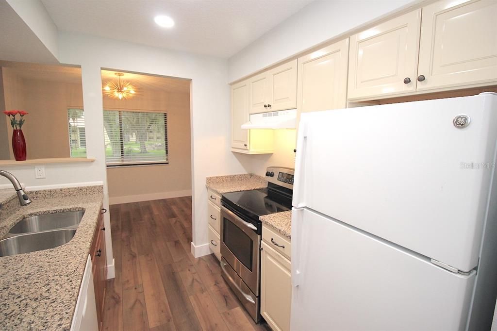 For Sale: $182,000 (2 beds, 2 baths, 1006 Square Feet)