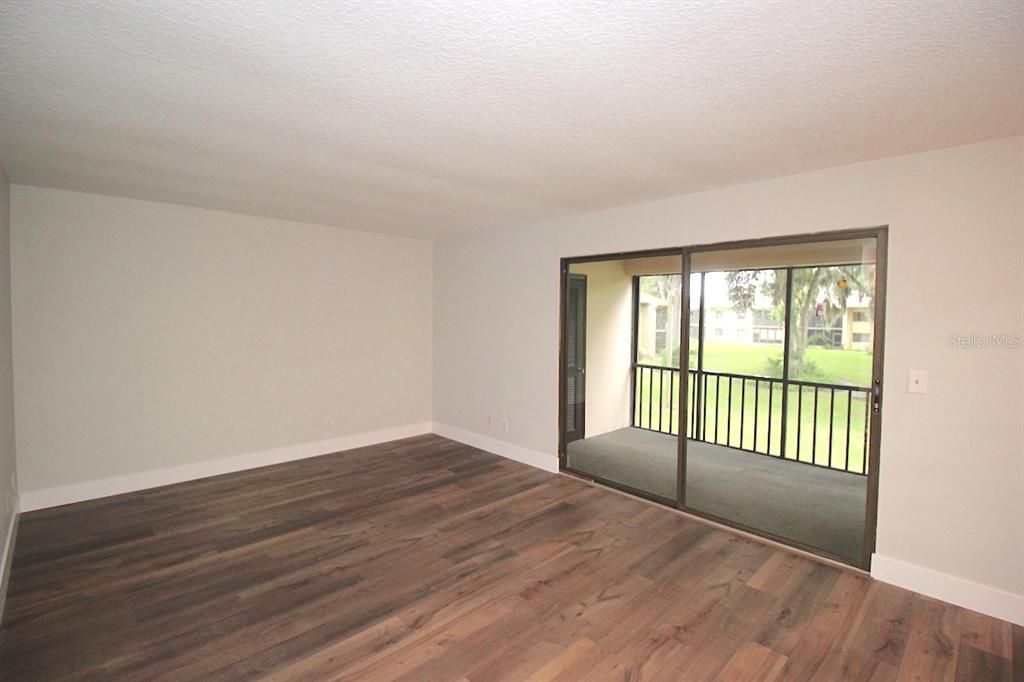 For Sale: $182,000 (2 beds, 2 baths, 1006 Square Feet)