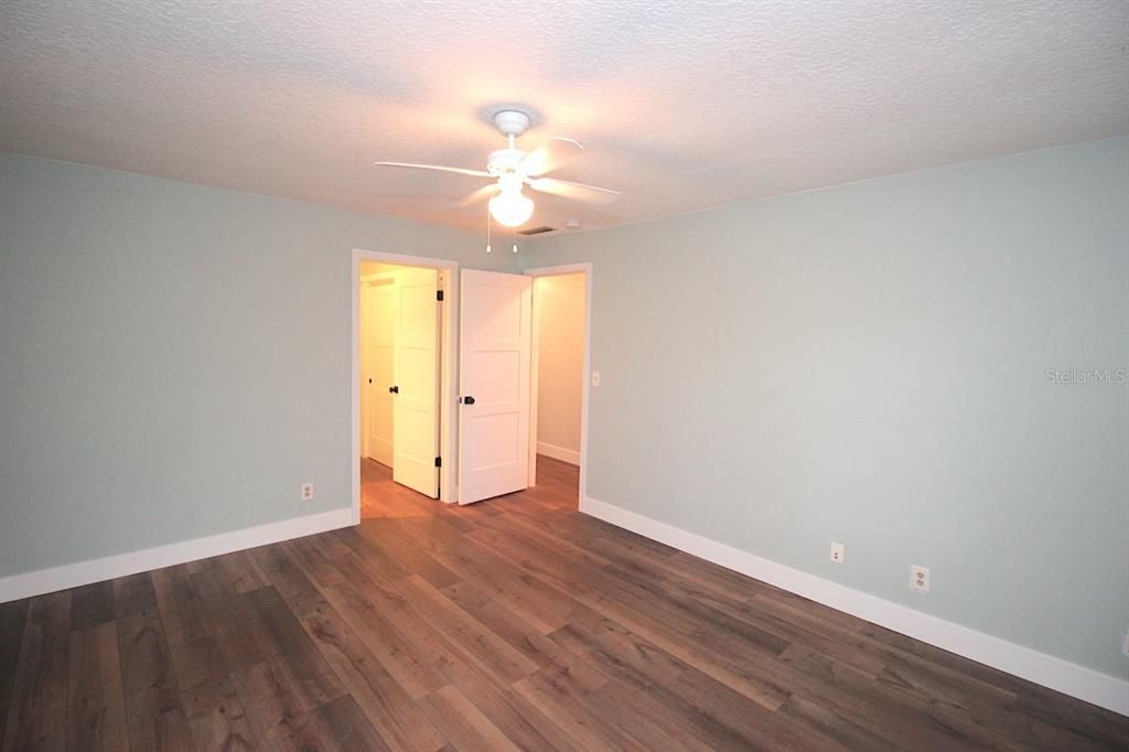 For Sale: $182,000 (2 beds, 2 baths, 1006 Square Feet)