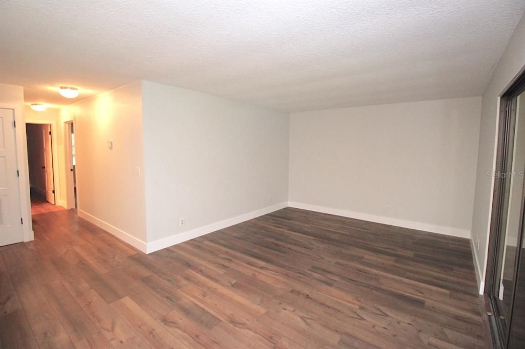 For Sale: $182,000 (2 beds, 2 baths, 1006 Square Feet)