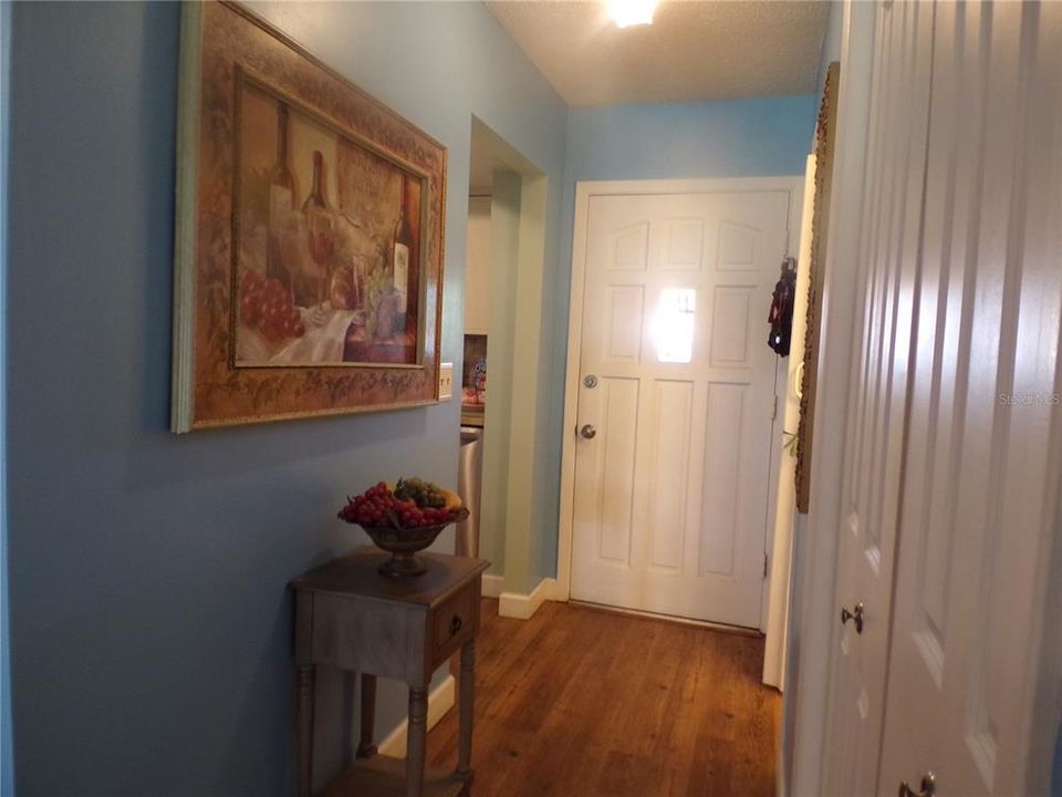 For Sale: $179,900 (1 beds, 1 baths, 936 Square Feet)