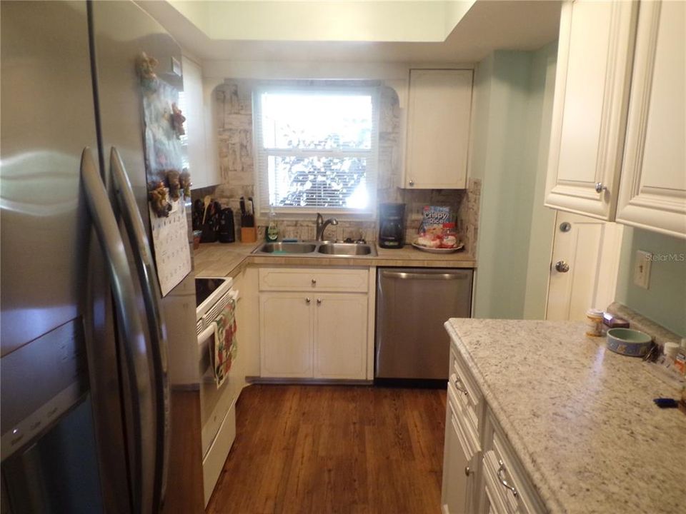 For Sale: $179,900 (1 beds, 1 baths, 936 Square Feet)