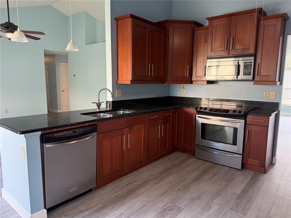 For Rent: $2,400 (3 beds, 2 baths, 1651 Square Feet)