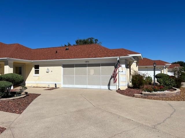 Double car garage with screen