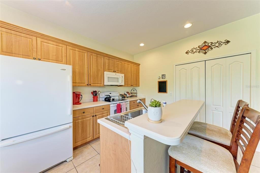 For Sale: $399,900 (2 beds, 2 baths, 1183 Square Feet)