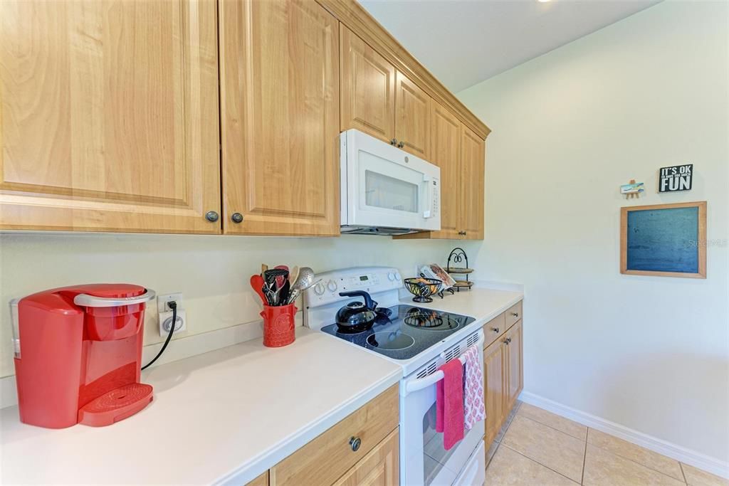 For Sale: $399,900 (2 beds, 2 baths, 1183 Square Feet)