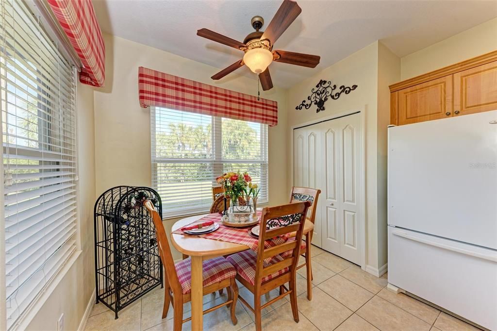 For Sale: $399,900 (2 beds, 2 baths, 1183 Square Feet)