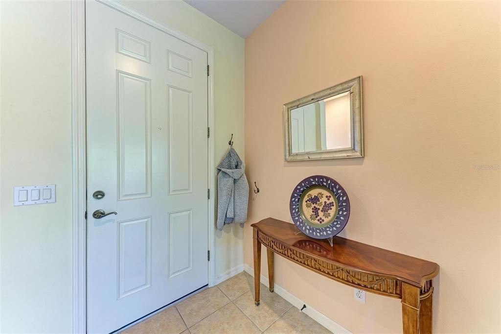 For Sale: $399,900 (2 beds, 2 baths, 1183 Square Feet)