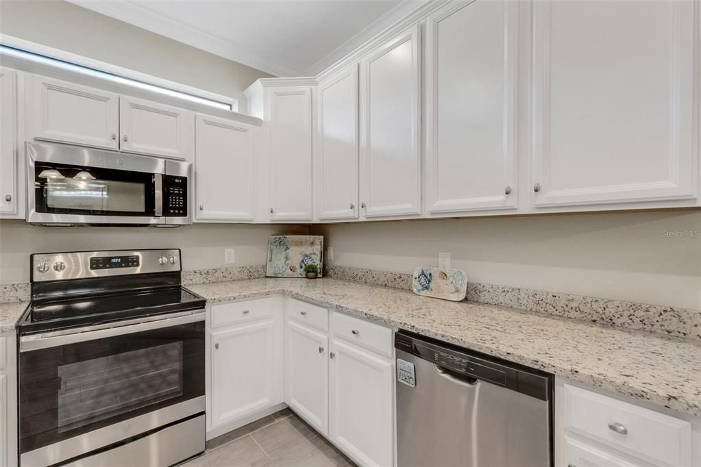 For Sale: $397,000 (2 beds, 2 baths, 1568 Square Feet)