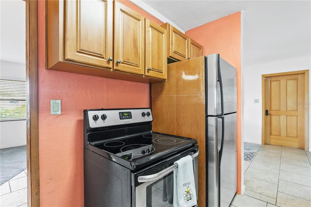 For Sale: $389,900 (2 beds, 1 baths, 1231 Square Feet)