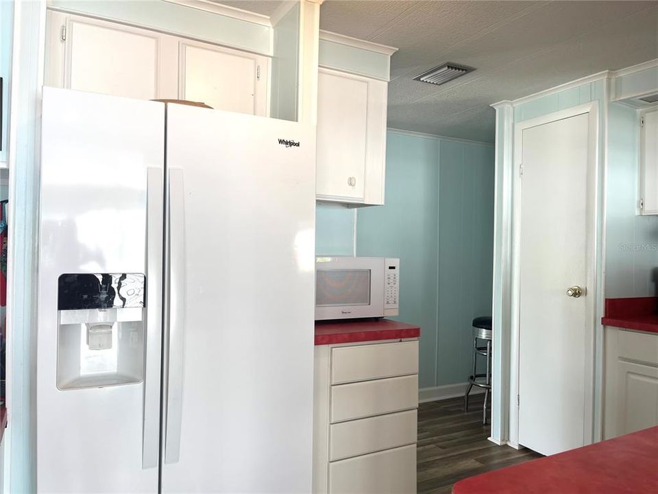 For Sale: $219,000 (2 beds, 2 baths, 960 Square Feet)