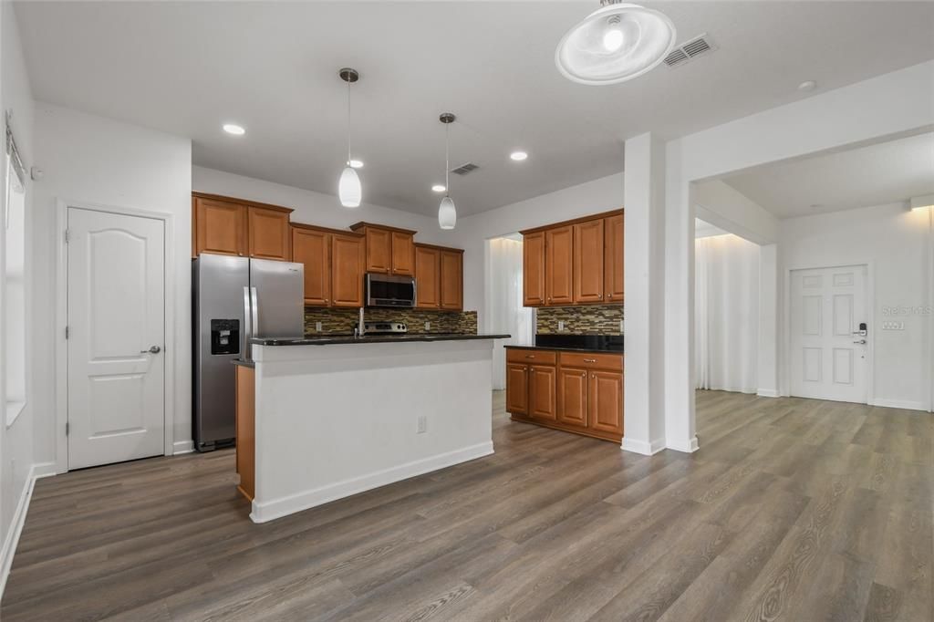 Enjoy the granite countertops, stainless steel appliances, and backsplash!