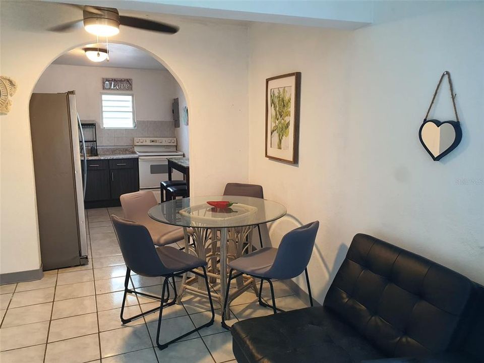 На продажу: $670,000 (4 спален, 0 ванн, 2000 Квадратных фут)