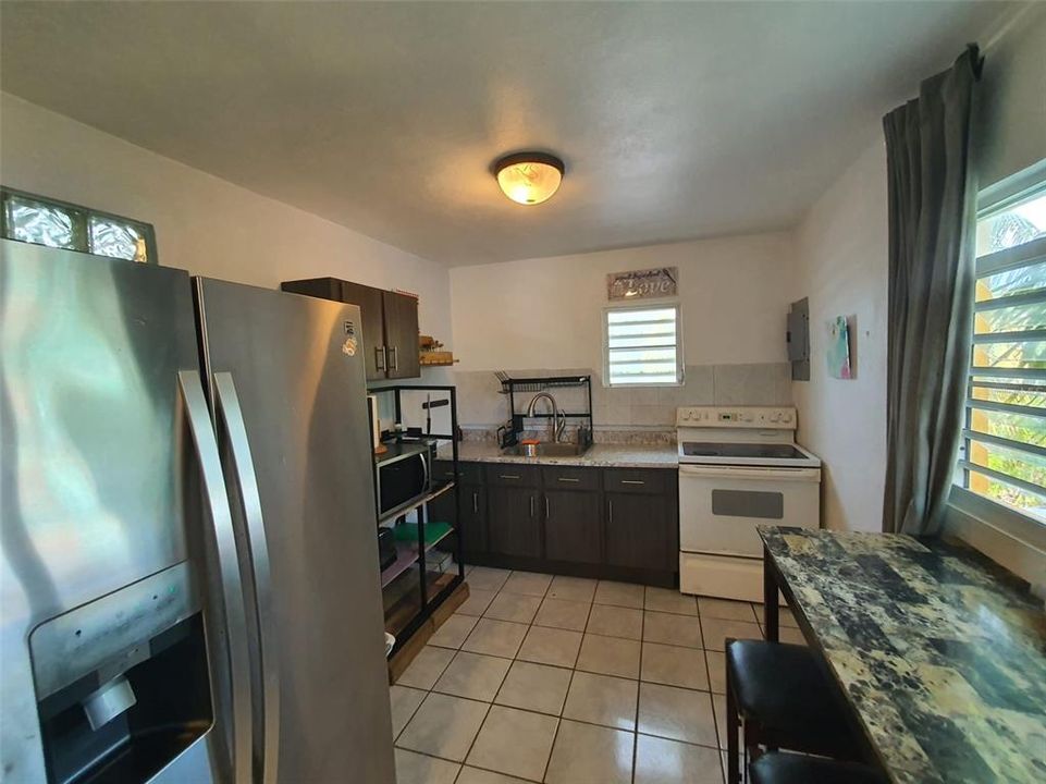 На продажу: $670,000 (4 спален, 0 ванн, 2000 Квадратных фут)