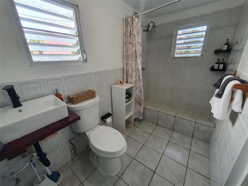 На продажу: $670,000 (4 спален, 0 ванн, 2000 Квадратных фут)