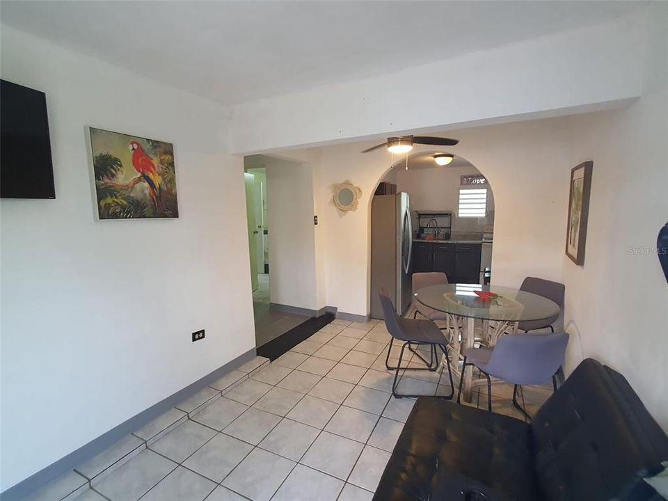 На продажу: $670,000 (4 спален, 0 ванн, 2000 Квадратных фут)