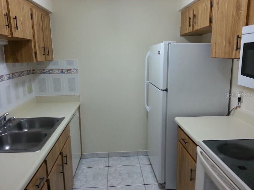 For Sale: $169,900 (2 beds, 2 baths, 851 Square Feet)