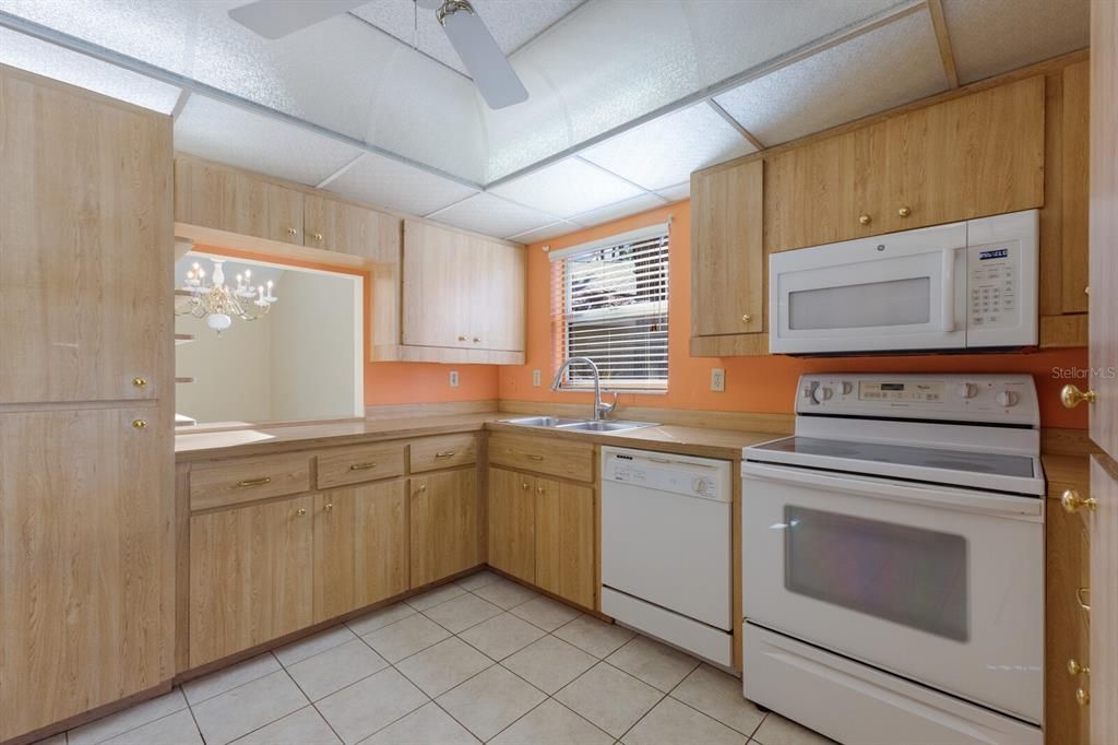 For Sale: $234,900 (2 beds, 2 baths, 1262 Square Feet)