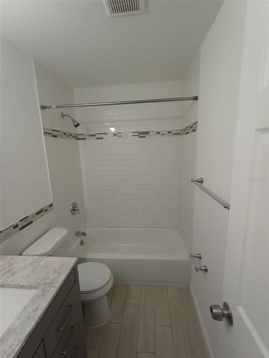 For Rent: $1,350 (1 beds, 1 baths, 760 Square Feet)