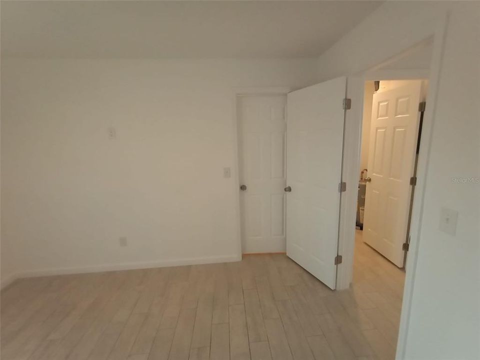 For Rent: $1,350 (1 beds, 1 baths, 760 Square Feet)