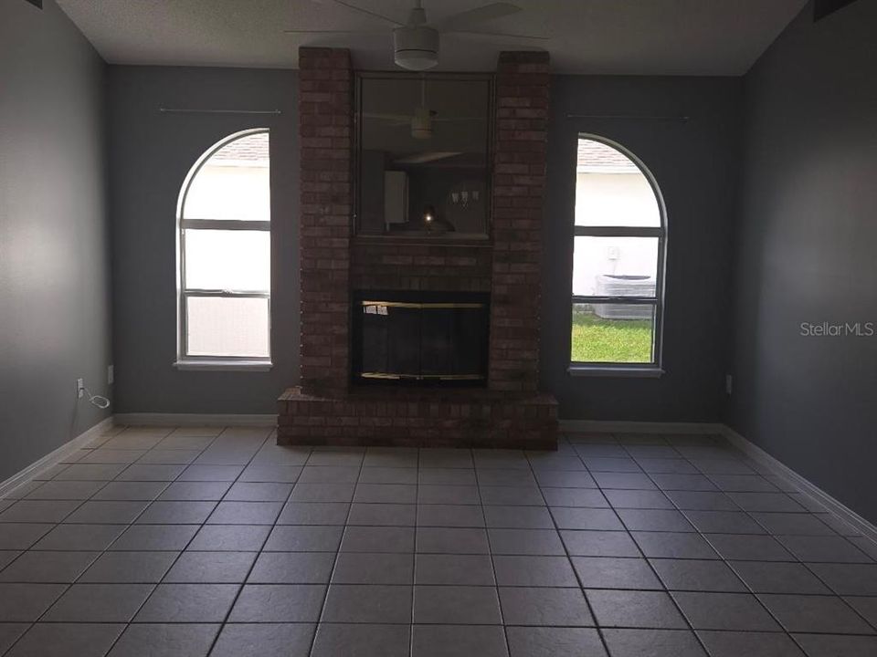 For Rent: $2,200 (4 beds, 2 baths, 1819 Square Feet)