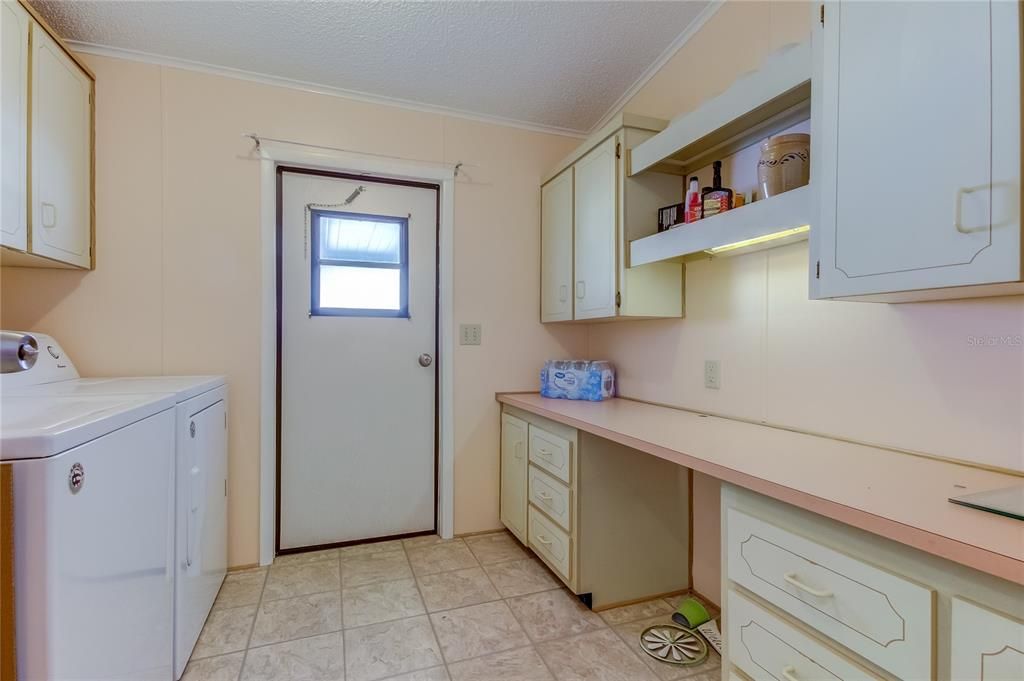 For Sale: $249,900 (2 beds, 2 baths, 1341 Square Feet)