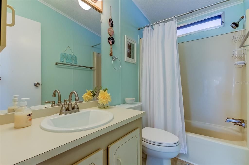 For Sale: $249,900 (2 beds, 2 baths, 1341 Square Feet)