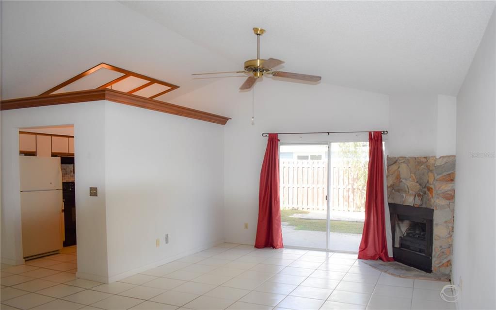 For Sale: $350,000 (3 beds, 2 baths, 1106 Square Feet)