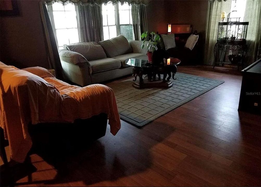 En Venta: $317,000 (4 camas, 2 baños, 1837 Pies cuadrados)