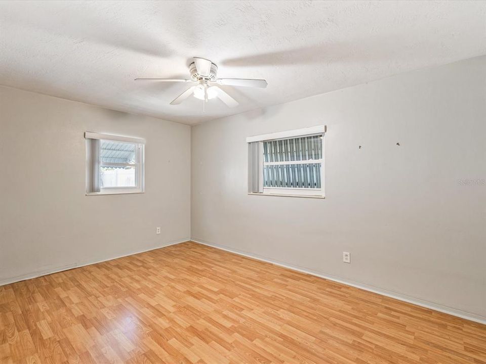 For Sale: $335,900 (2 beds, 1 baths, 853 Square Feet)