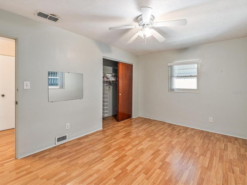 For Sale: $335,900 (2 beds, 1 baths, 853 Square Feet)