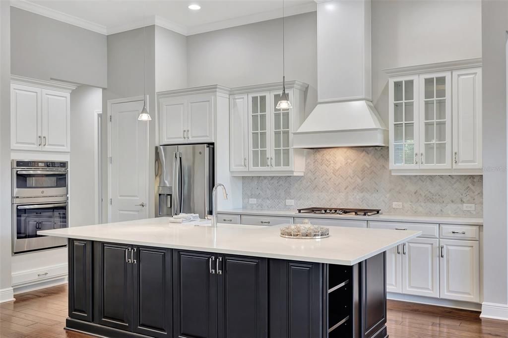 Gas Cooktop with custom Range Hood