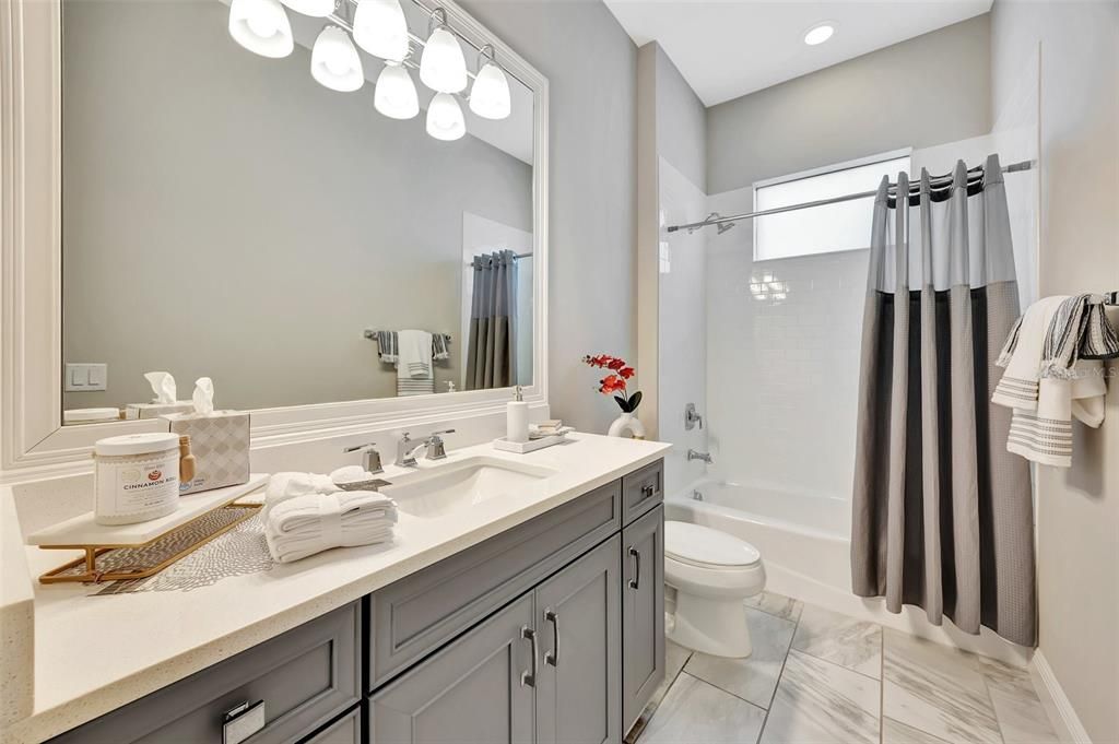 Hallway Bath with Tub/Shower