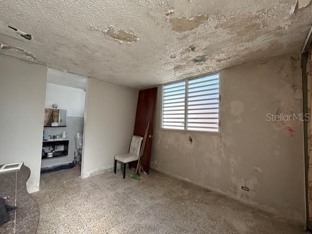 En Venta: $175,000 (4 camas, 2 baños, 1301 Pies cuadrados)