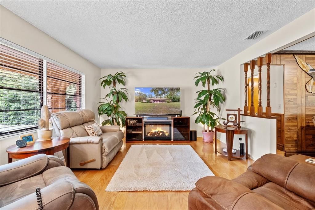 Formal Living Room w/ Hardwood Floors & Half Wall w/ Colonial Spindles