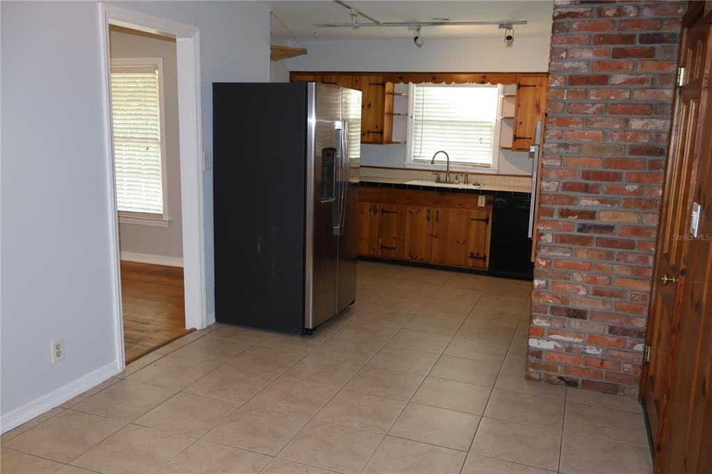 For Rent: $4,100 (3 beds, 2 baths, 2446 Square Feet)