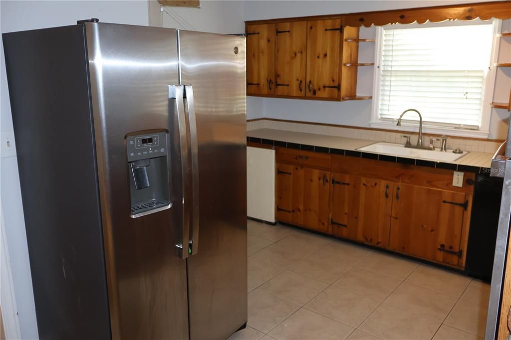 For Rent: $4,100 (3 beds, 2 baths, 2446 Square Feet)