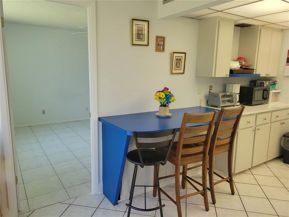 For Sale: $225,000 (2 beds, 2 baths, 1035 Square Feet)