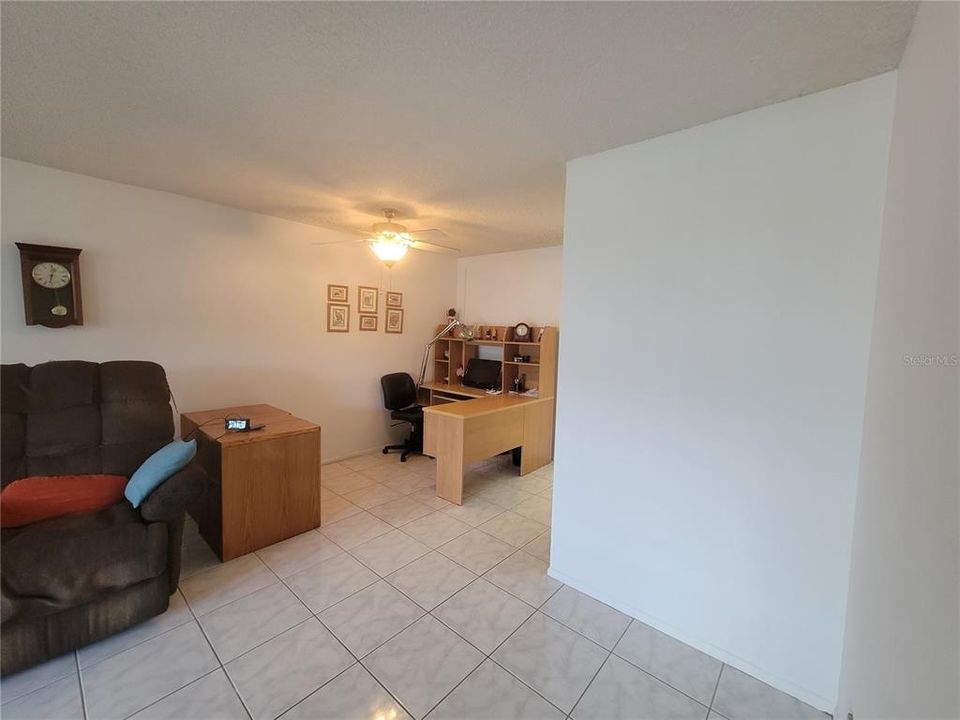 For Sale: $225,000 (2 beds, 2 baths, 1035 Square Feet)